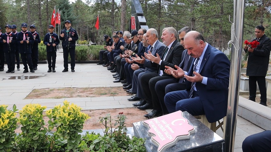 Vali Çalgan, 24 Kasım Öncesi Şehit Öğretmen Aybüke Yalçın’ın Kabrini Ziyaret Etti (8)