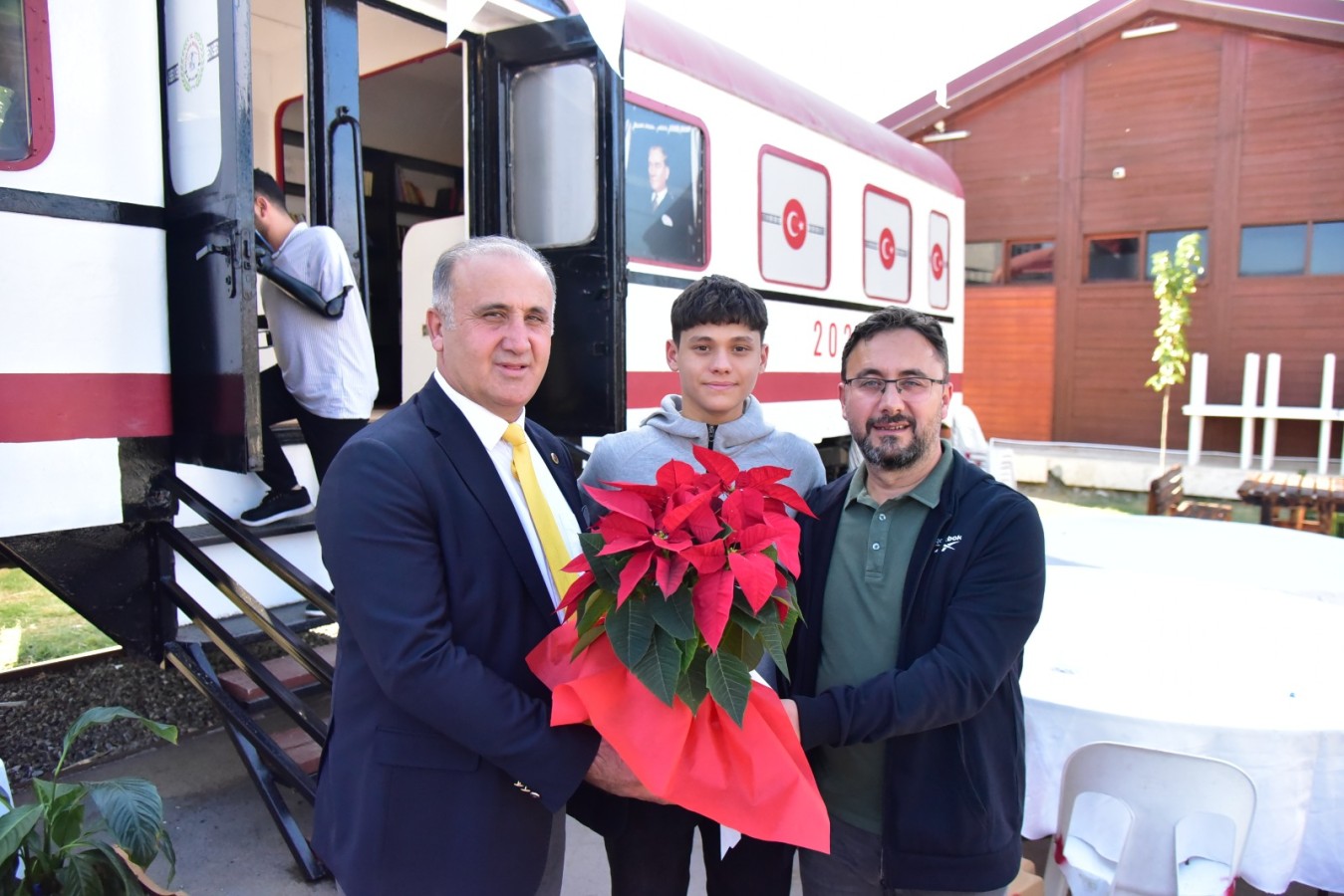 Zeren Ertas Tren Kutuphanesi Duygu Dolu Anlarla Acildi