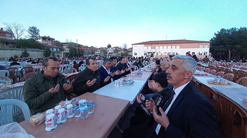 Osmancık Kayamakamı Ayhan Akpay, Belediye Başkanı Ahmet Gelgör, İlçe Jandarma Komutanı Nuri uyar, İlçe Emniyet Müdürü Ahmet Dilbaz, davetliler ve mahalle sakinleri katıldı.