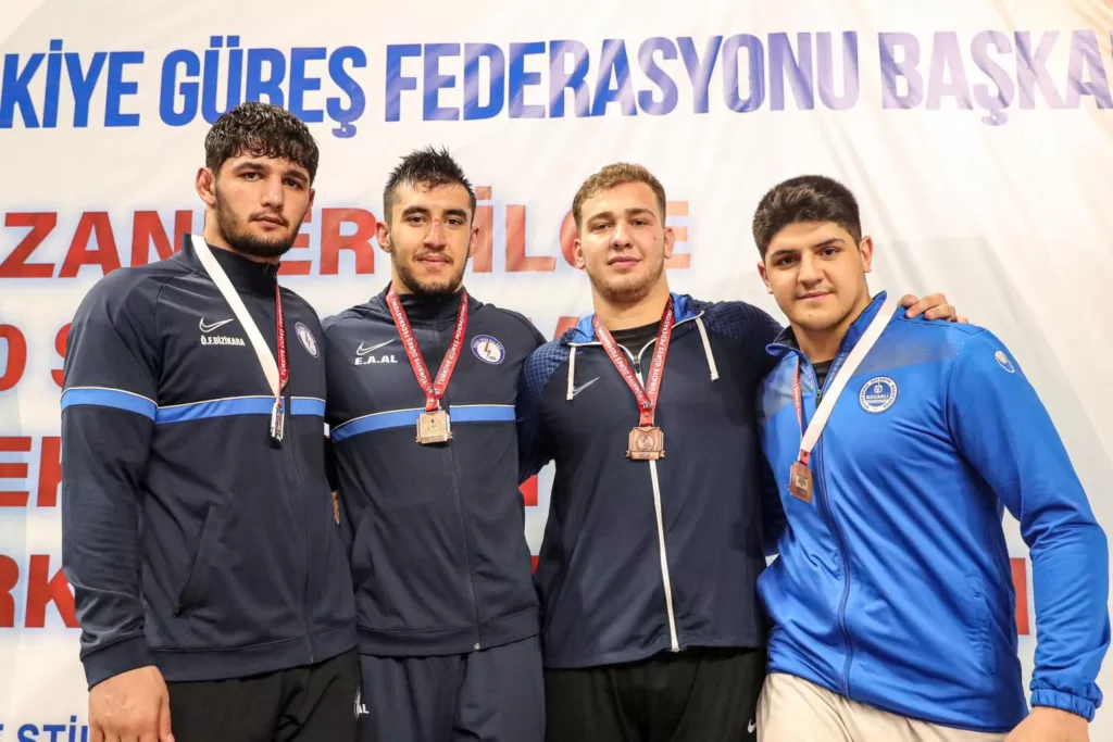 125 kilogramda Osmancıklı güreşçi  Efe Anıl Al(Ankara TEDAŞ) Türkiye Şampiyonu oldu